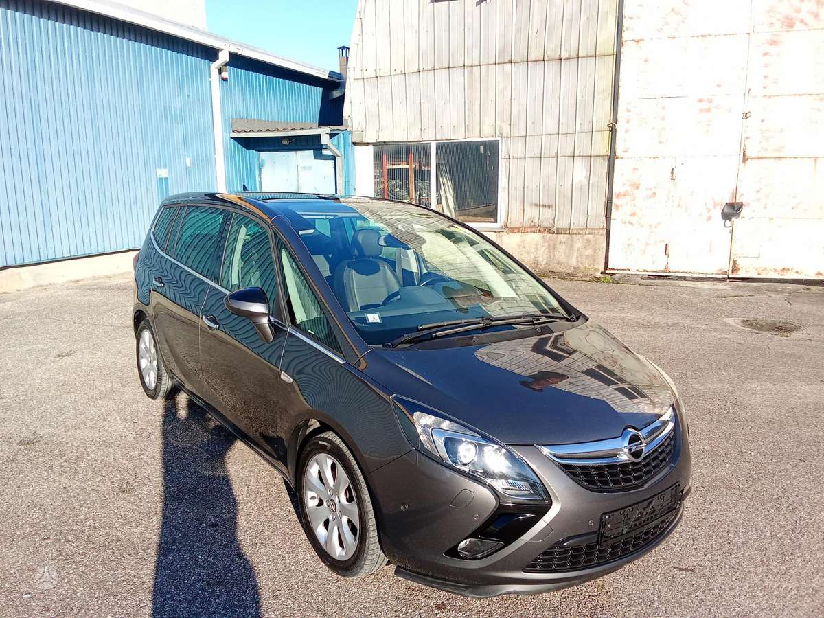 Opel Zafira 2013 — photo 17