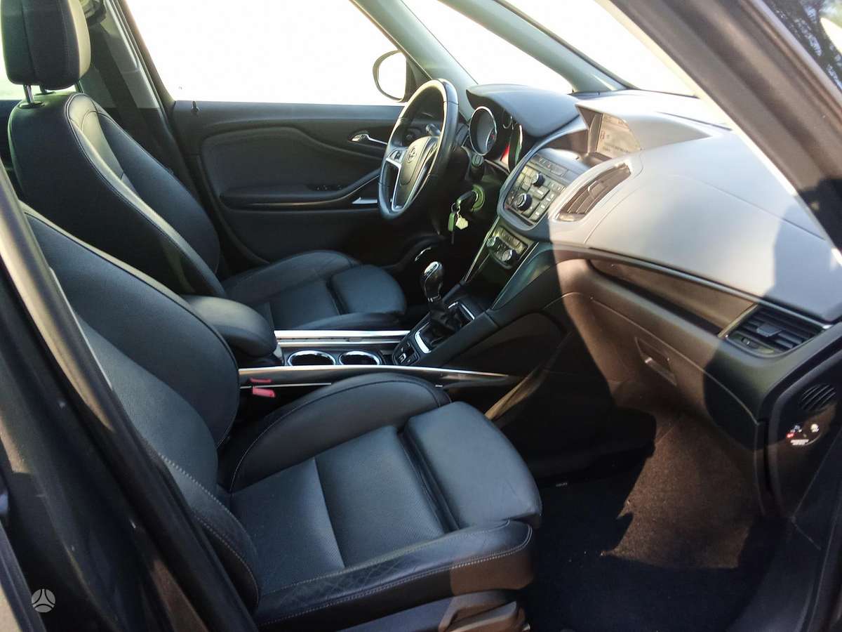 Opel Zafira 2013 — photo 23