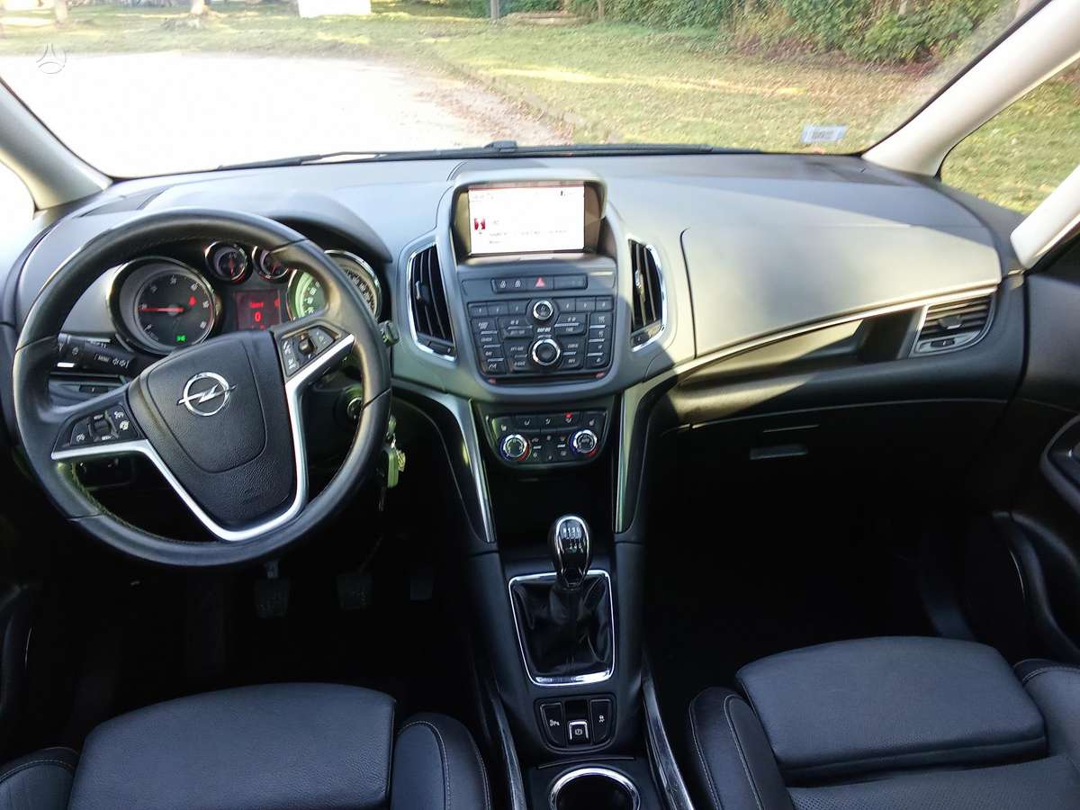 Opel Zafira 2013 — photo 24