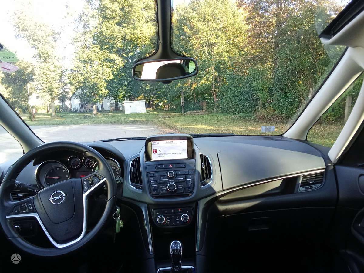 Opel Zafira 2013 — photo 25