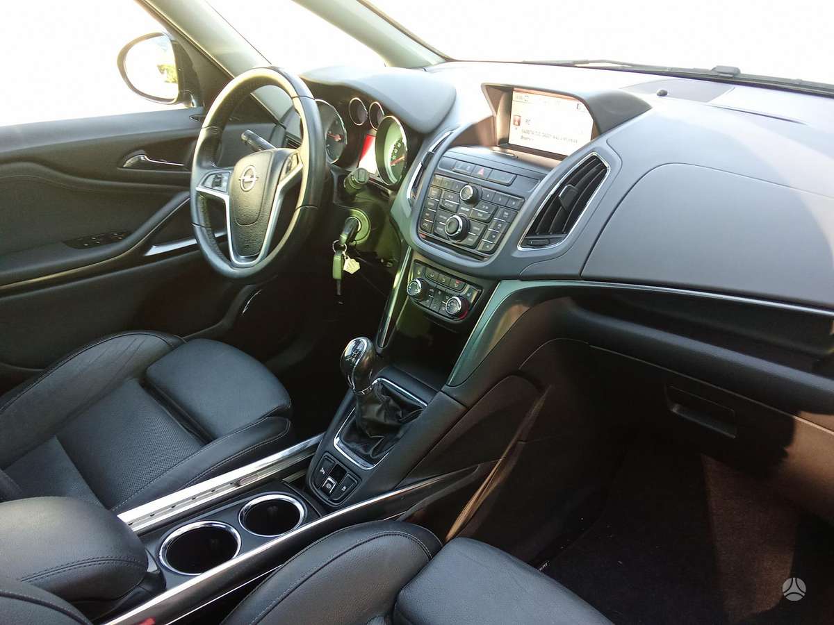 Opel Zafira 2013 — photo 26