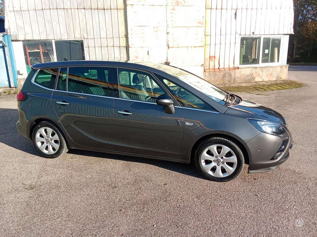 Opel Zafira 2013 — interior