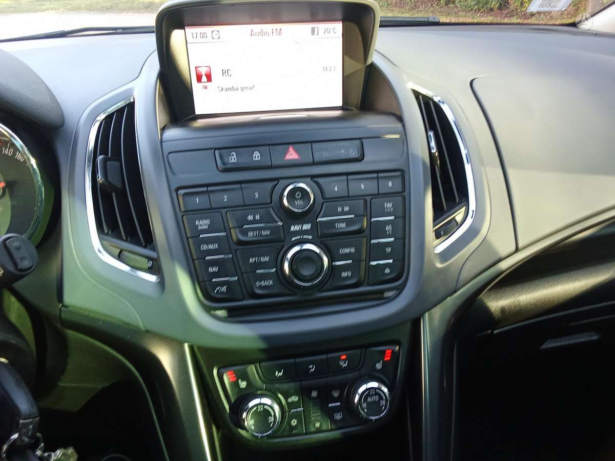 Opel Zafira 2013 — photo 34