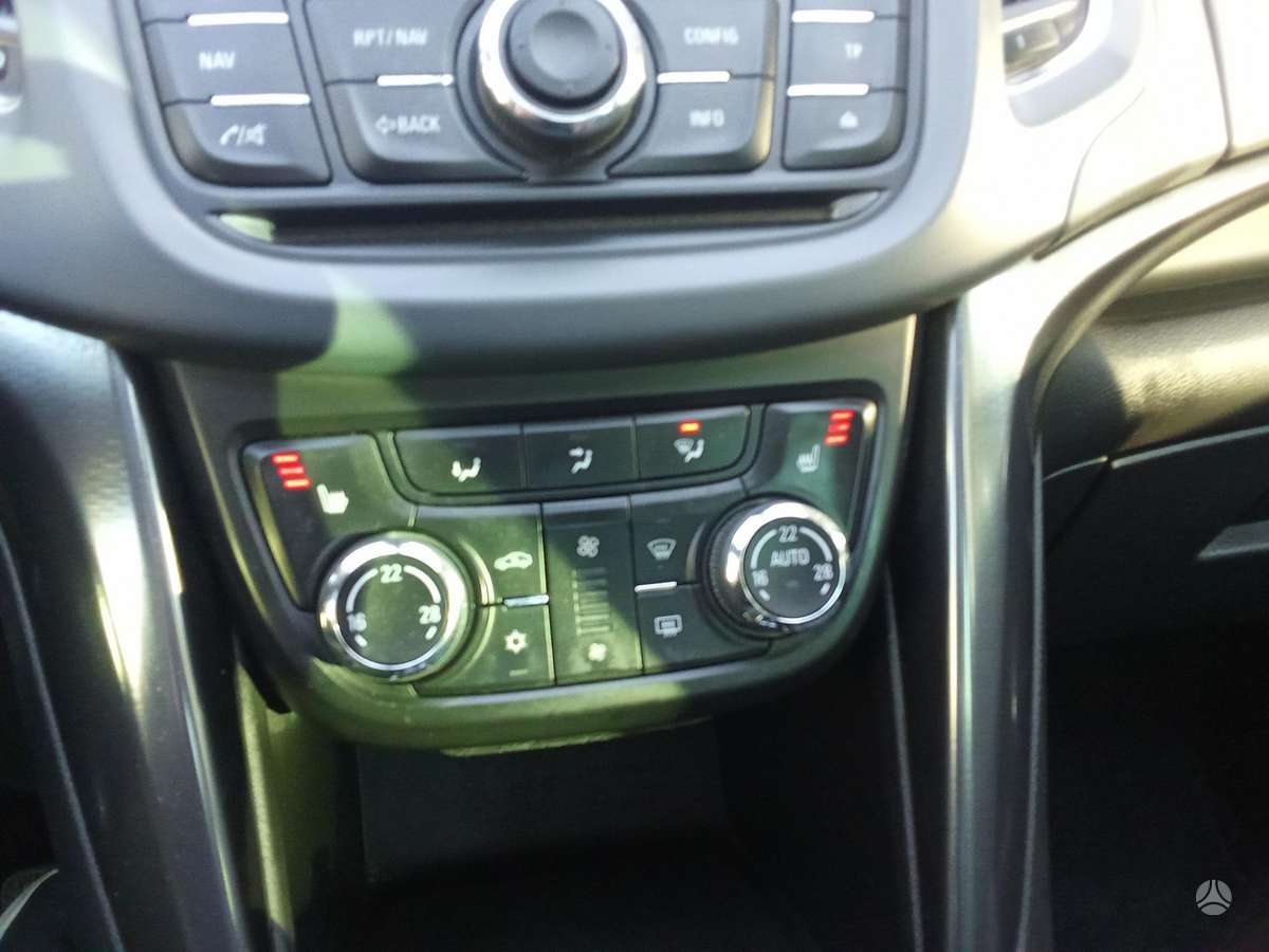 Opel Zafira 2013 — photo 35
