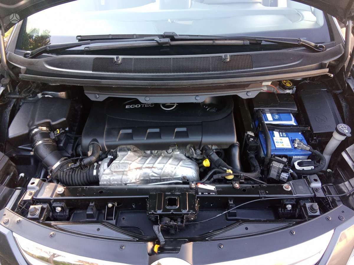 Opel Zafira 2013 — photo 42