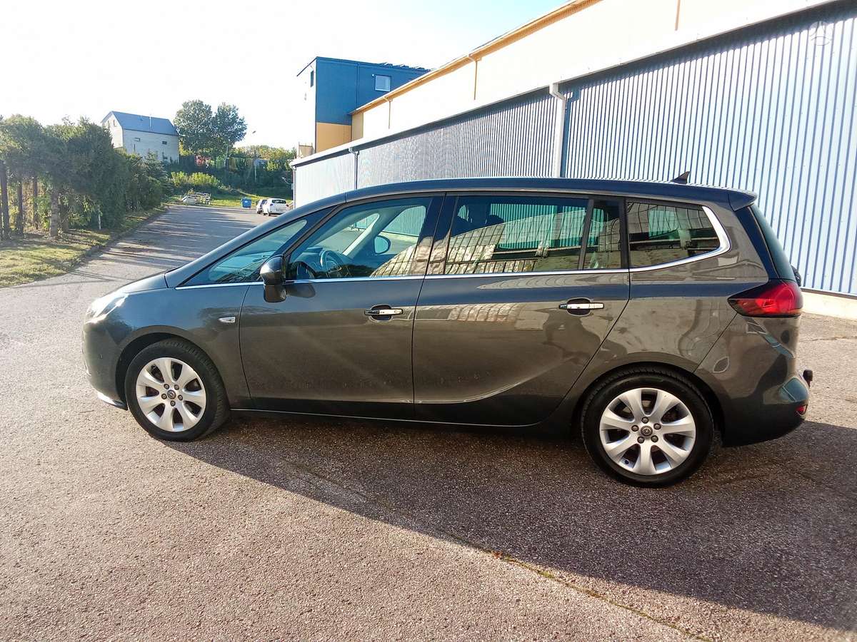 Opel Zafira 2013 — photo 9