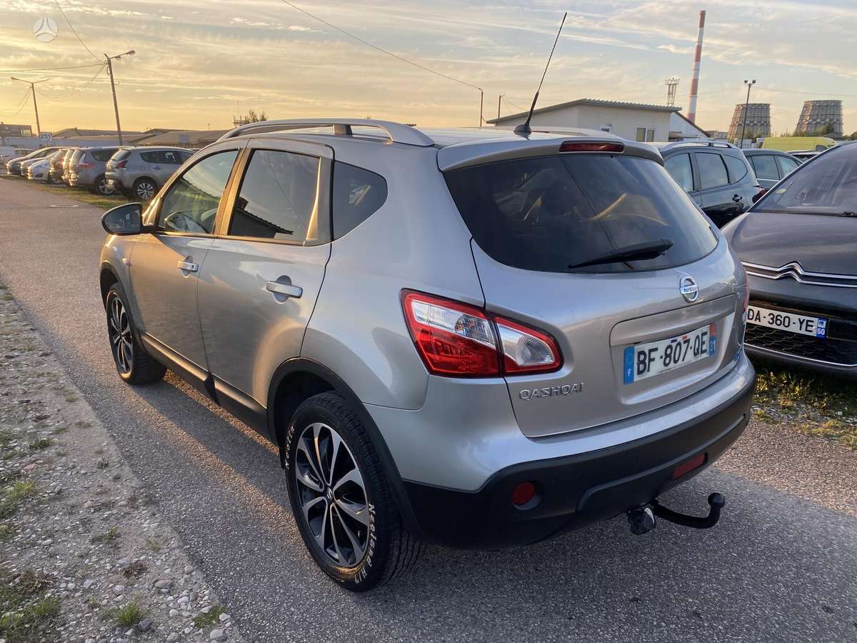 Nissan Qashqai 2011 — салон