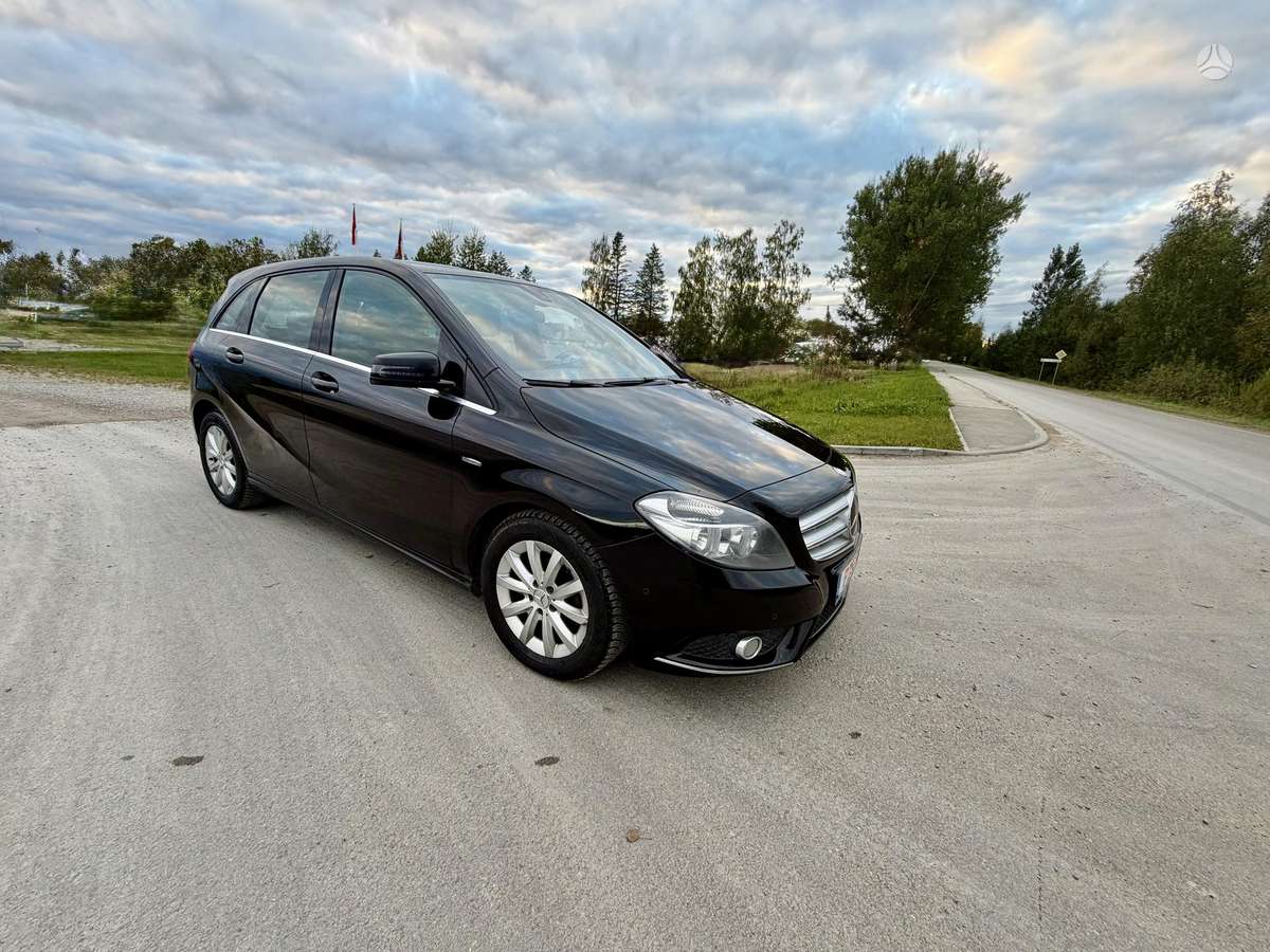 Mercedes-Benz B180 2012 — вигляд ззаду