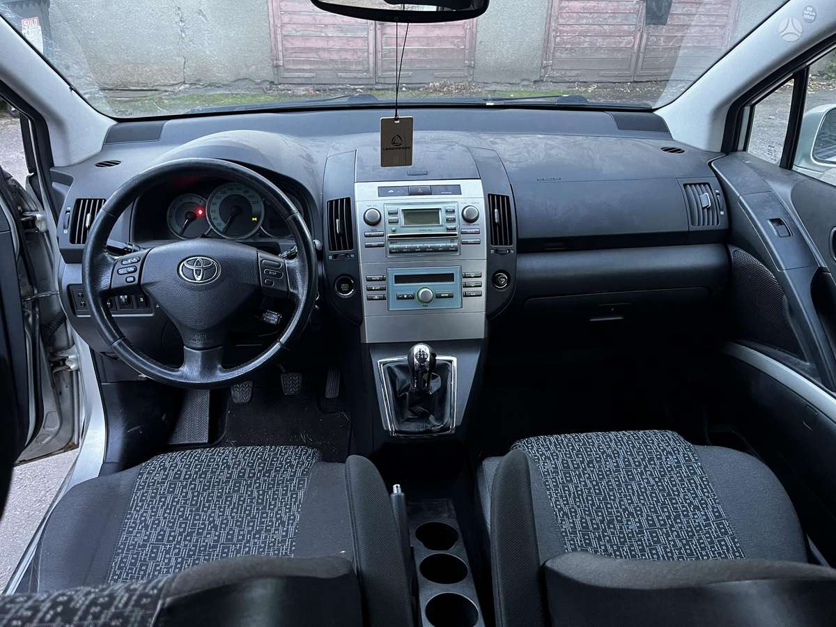 Toyota Corolla 2004 — photo 9