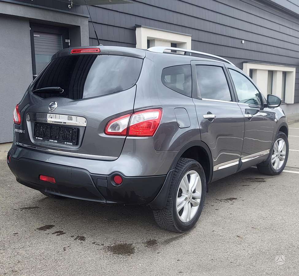 Nissan Qashqai+2 2011 — салон
