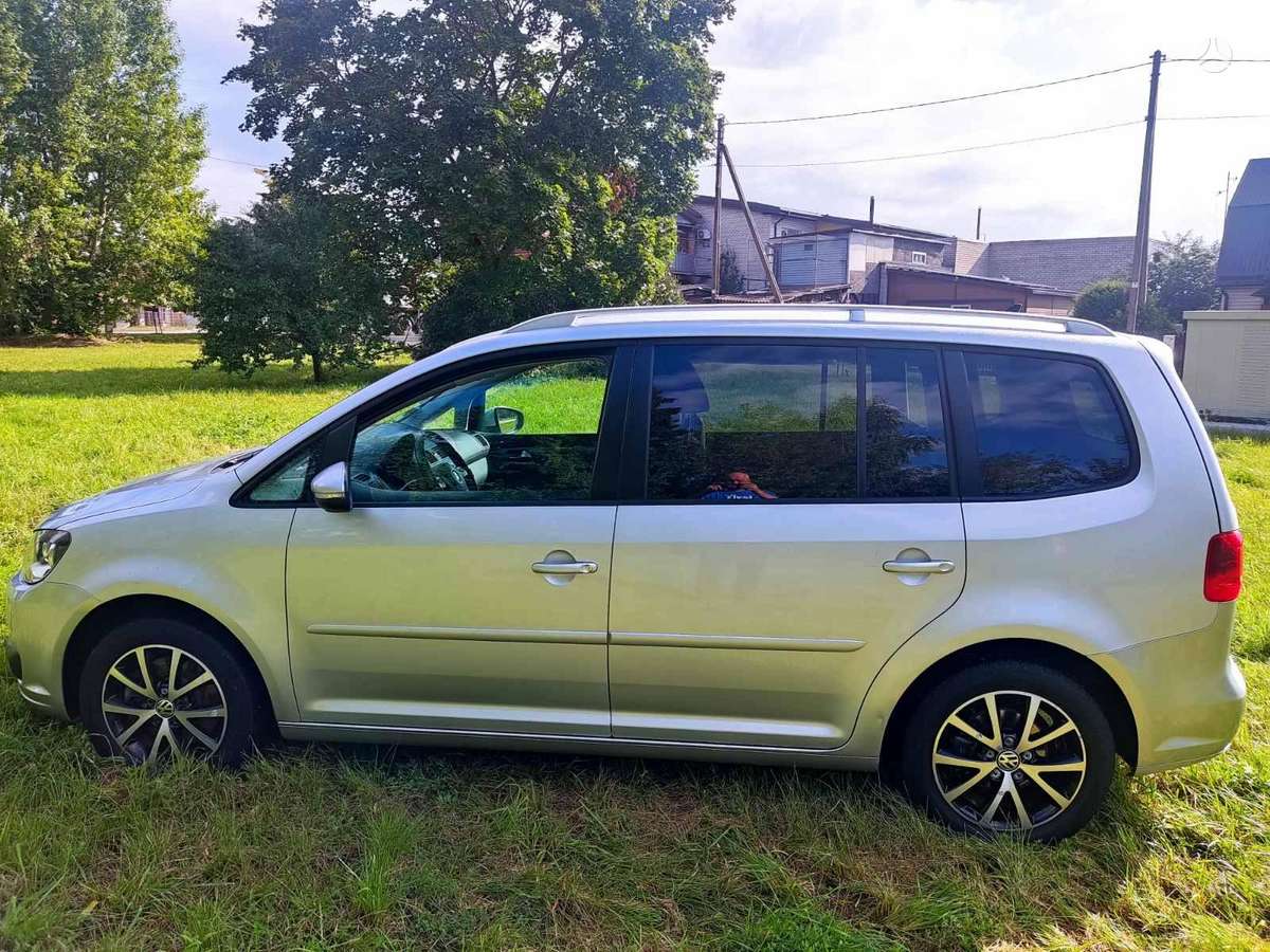 Volkswagen Touran 2012 — двигун 1968 cm³, 140 HP (103kW)