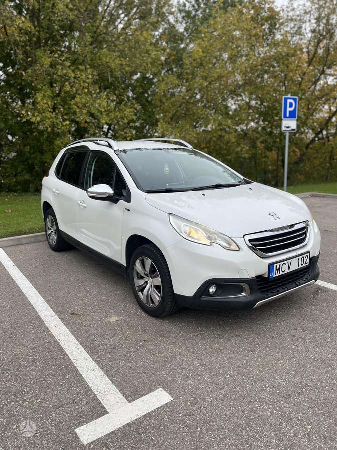 Peugeot 2008 2015 — вигляд ззаду
