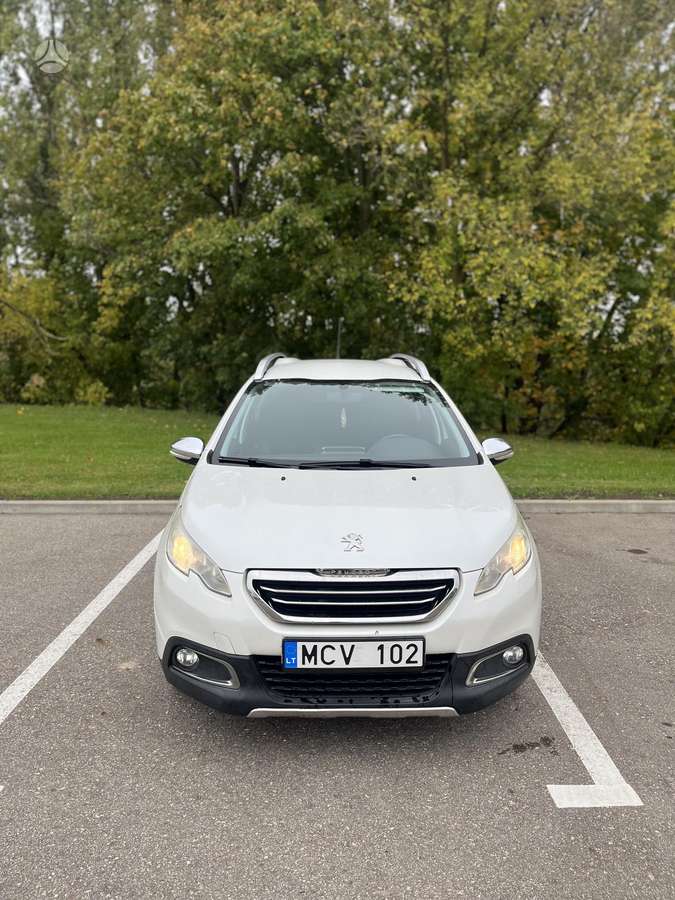 Peugeot 2008 2015 — салон