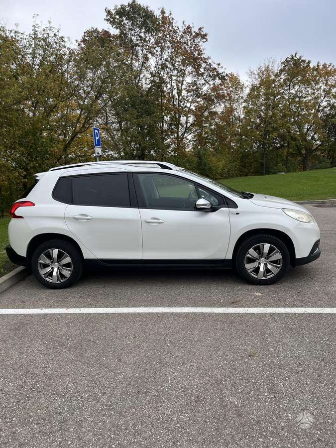 Peugeot 2008 2015 — двигун 1199 cm³, 82 HP (60kW)