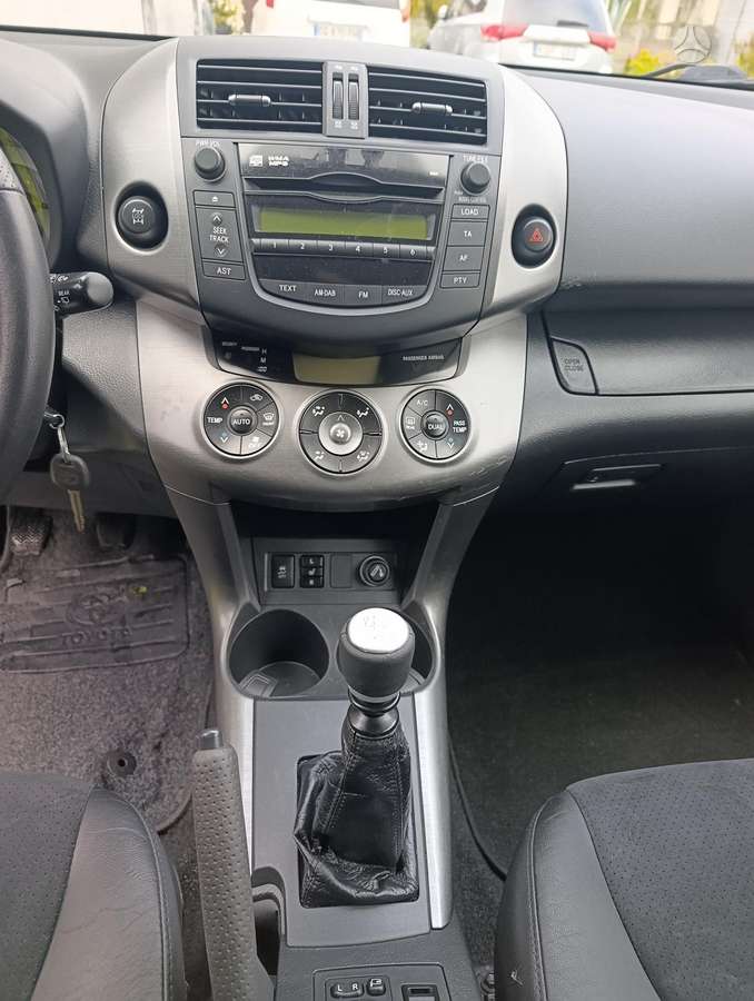Toyota RAV4 2011 — photo 12