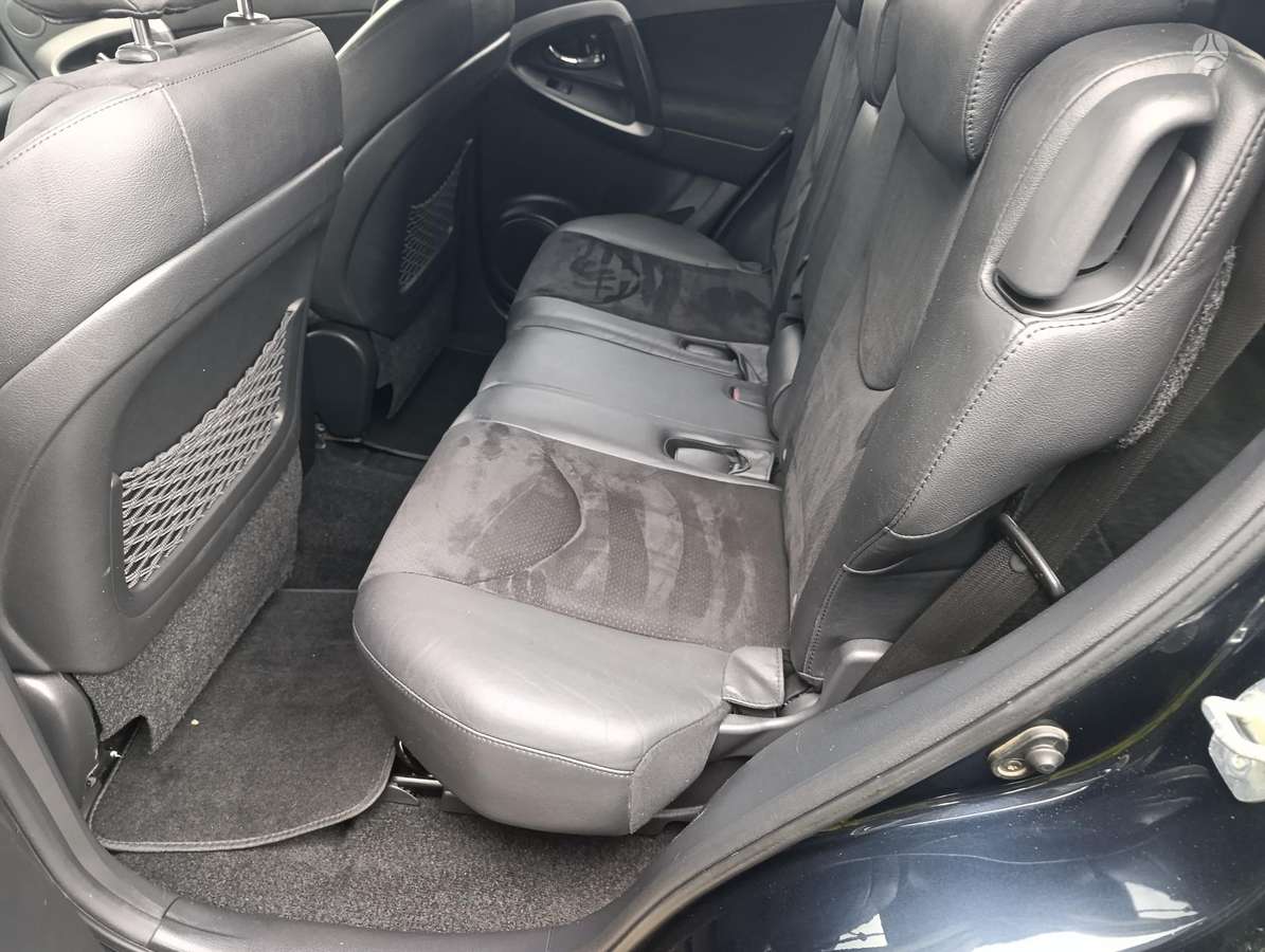Toyota RAV4 2011 — photo 13