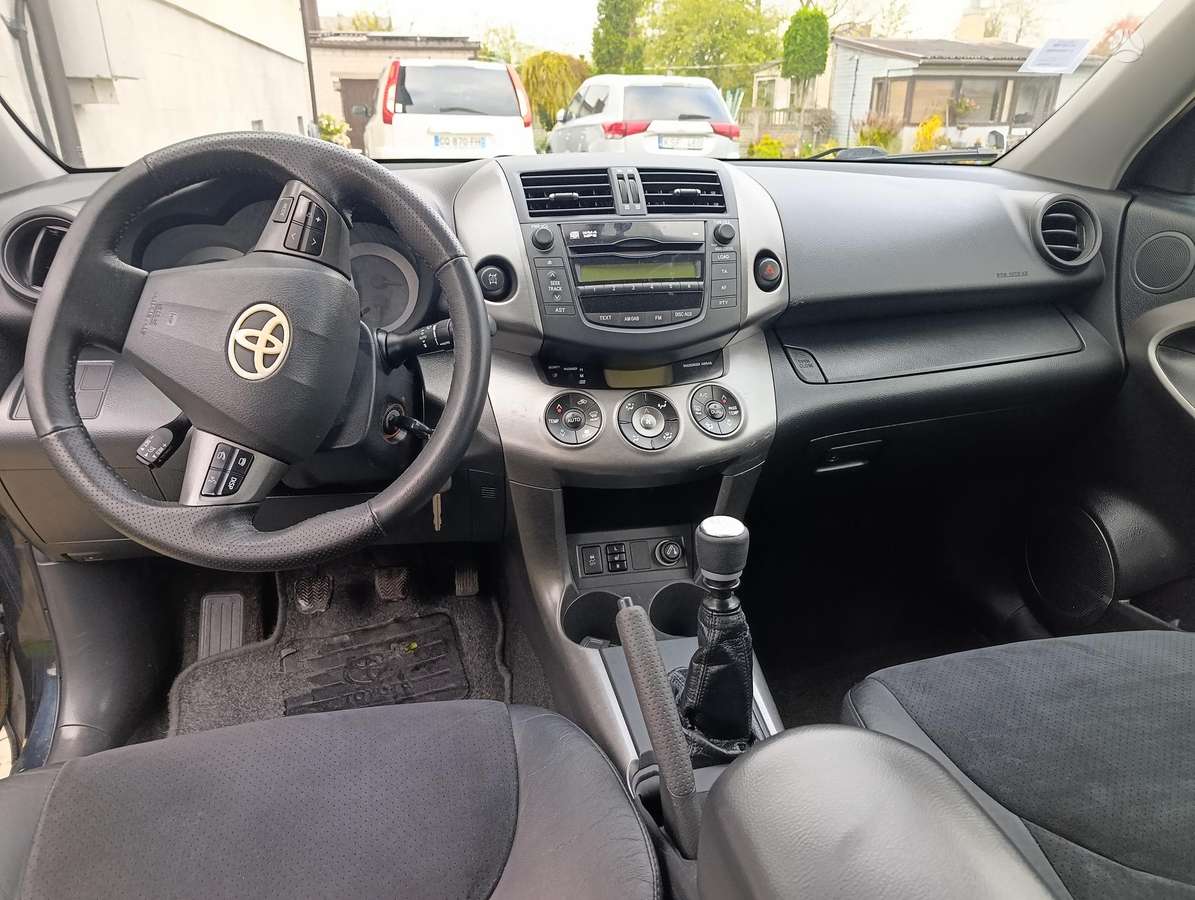 Toyota RAV4 2011 — photo 14