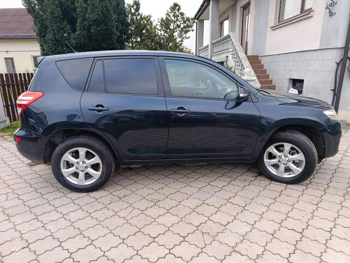 Toyota RAV4 2011 — photo 7