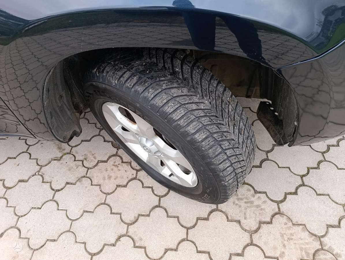 Toyota RAV4 2011 — photo 8