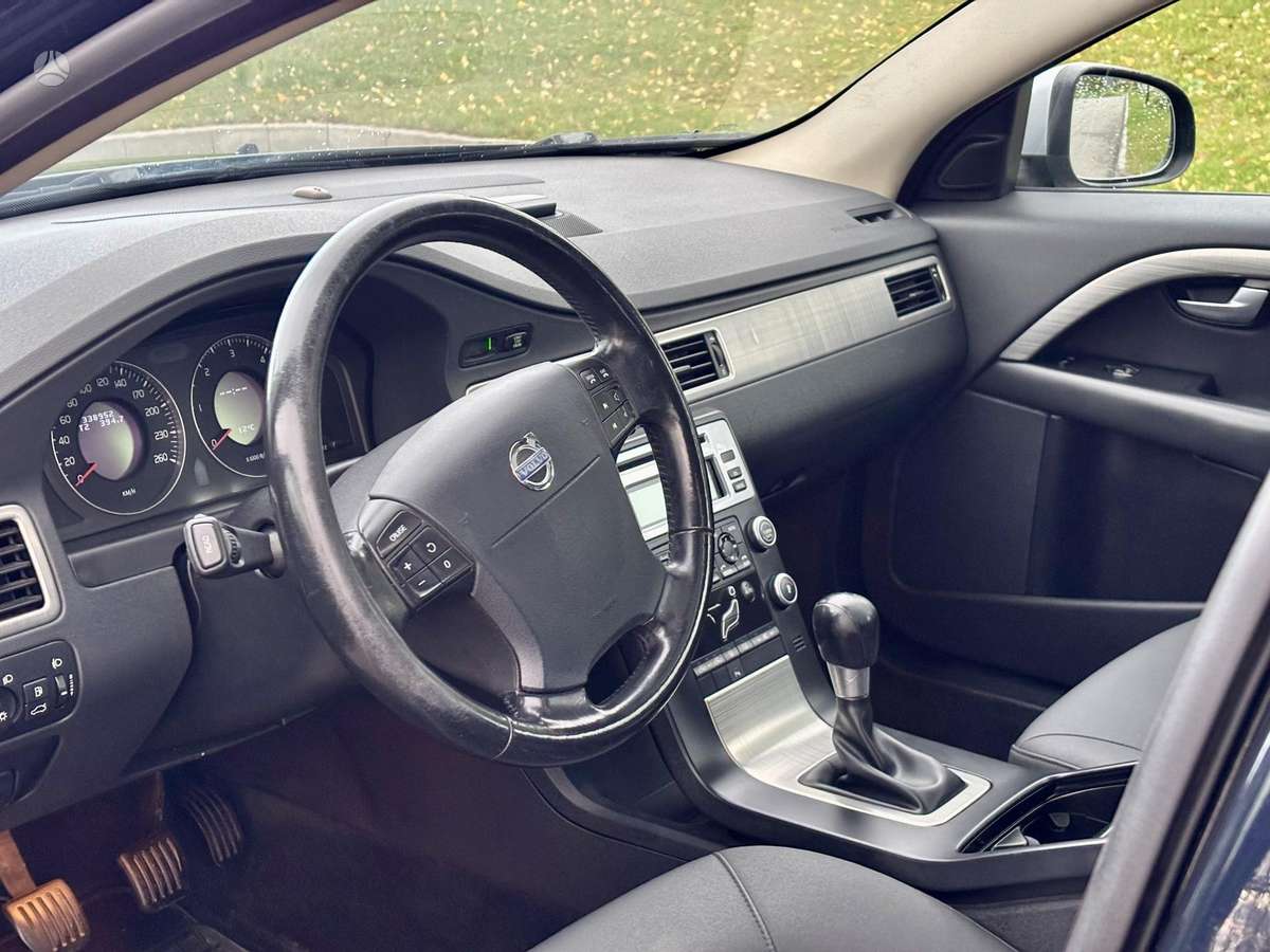 Volvo V70 2008 — photo 11
