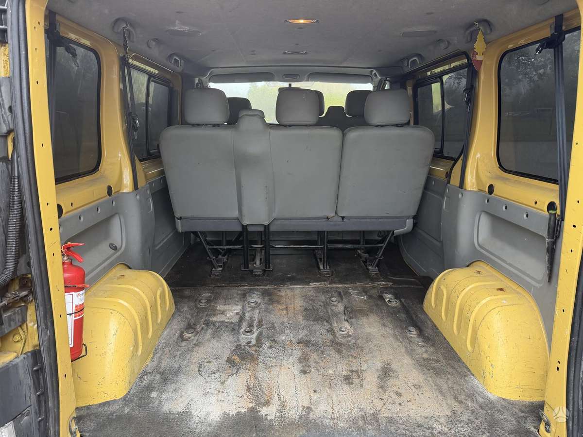 Renault Trafic 2004 — фото 11