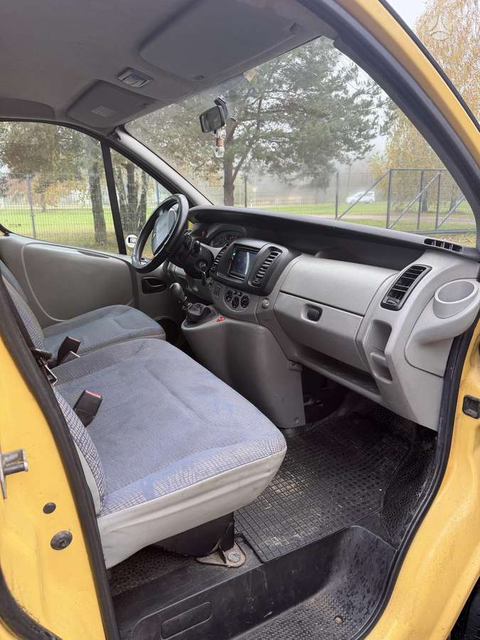 Renault Trafic 2004 — фото 12
