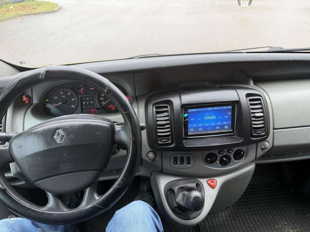 Renault Trafic 2004 — фото 14