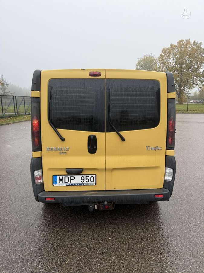 Renault Trafic 2004 — вигляд ззаду