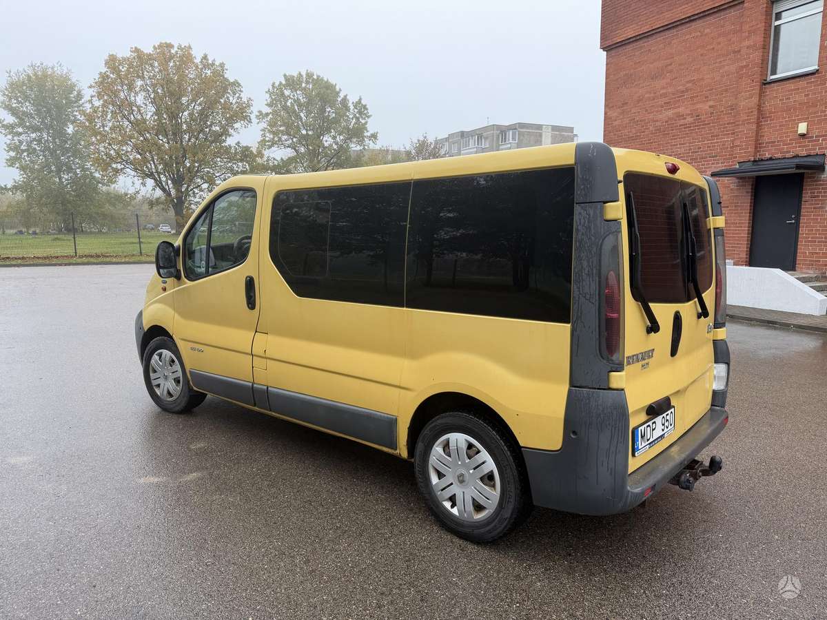 Renault Trafic 2004 — салон