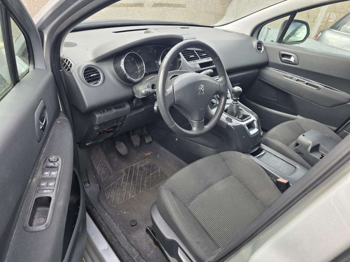 Peugeot 5008 2014 — photo 9