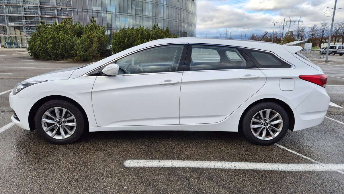 Hyundai i40 2015 — двигун 1685 cm³, 141 HP (104kW)