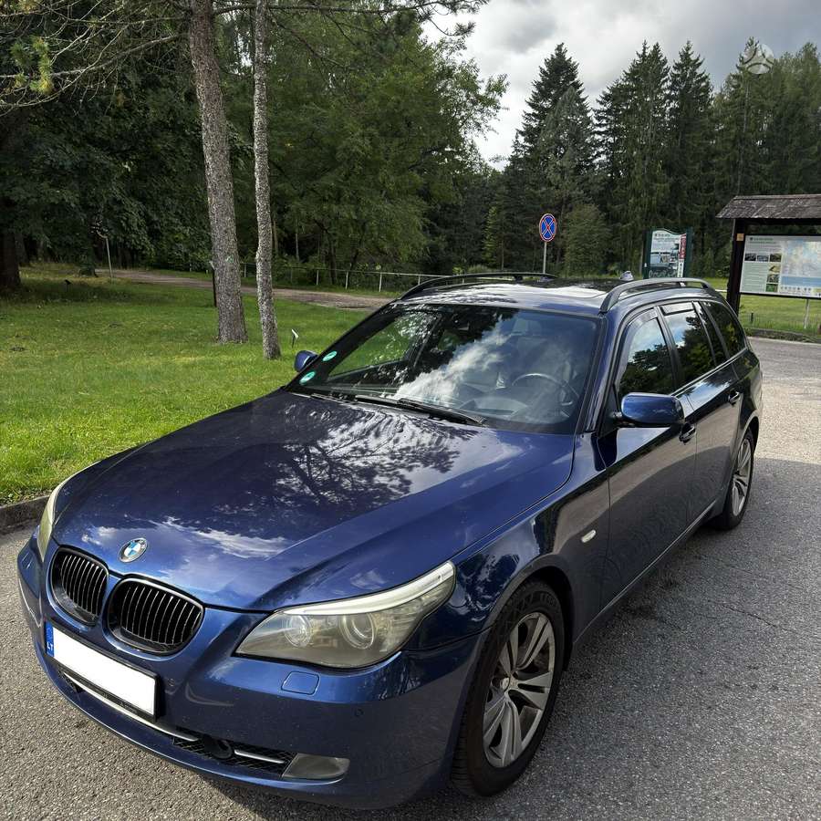 BMW 525 2009 — interior