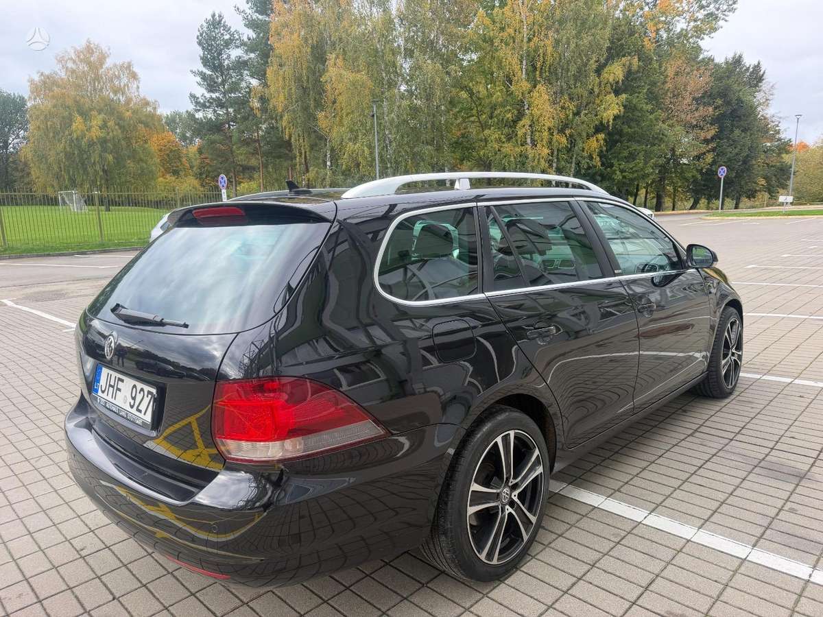 Volkswagen Golf 2011 — engine 1598 cm³, 105 HP (77kW)