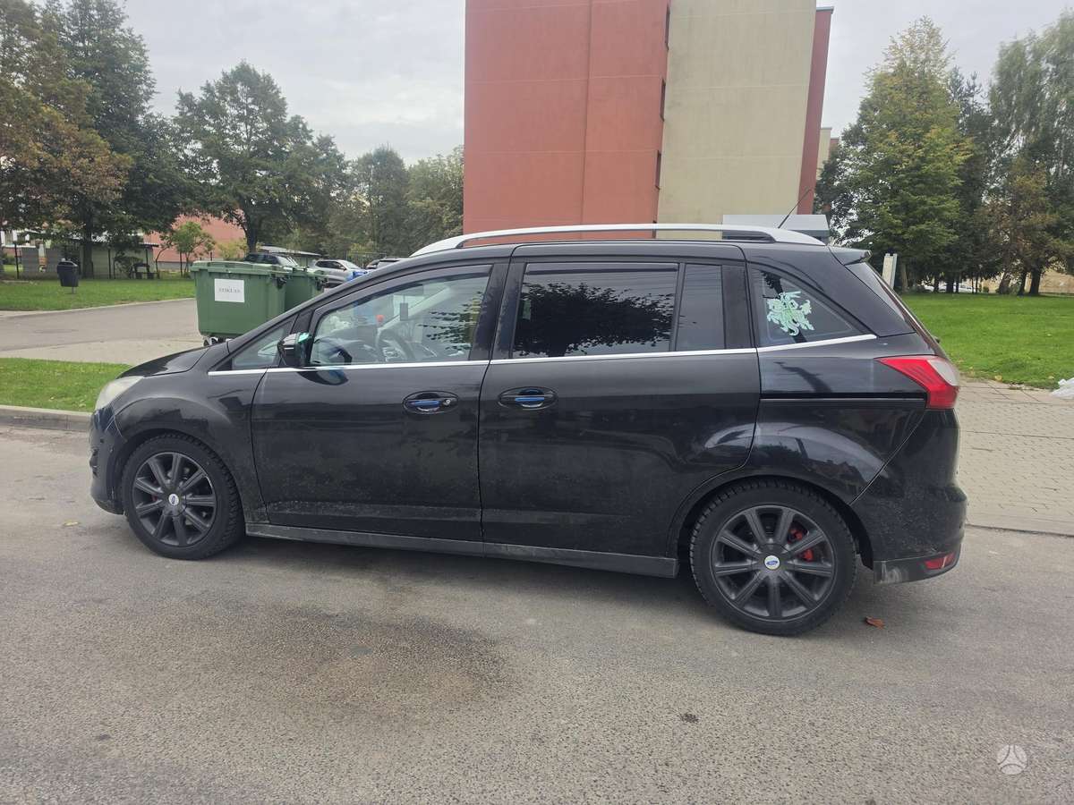 Ford Grand 2011 — салон