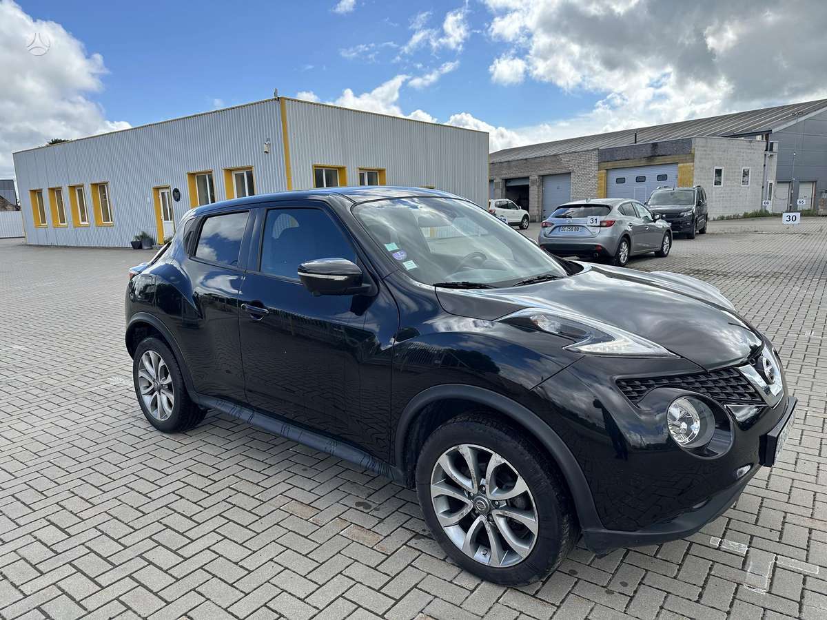 Nissan Juke 2015 — interior