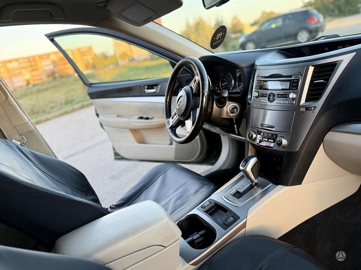 Subaru Outback 2011 — photo 16