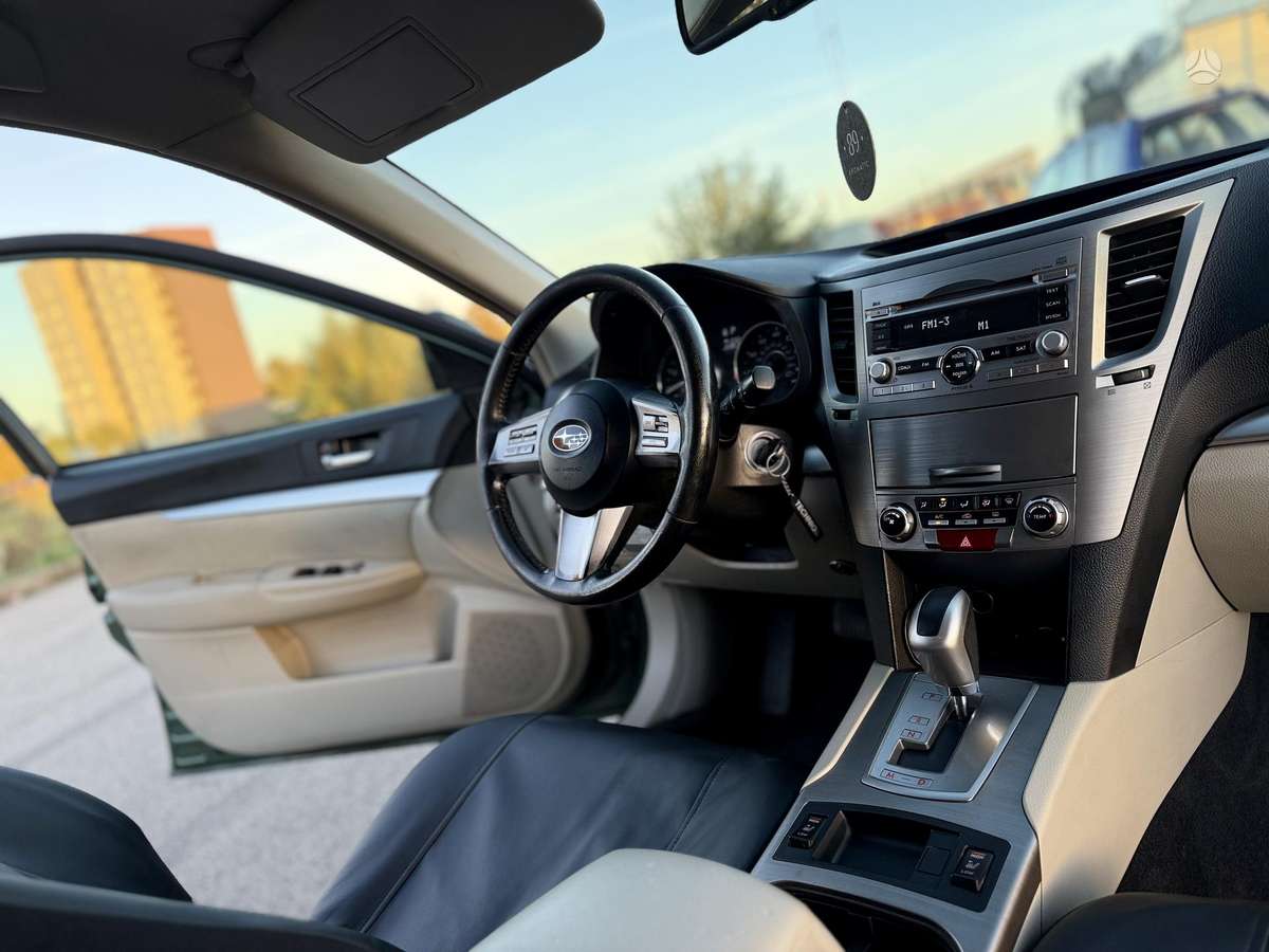 Subaru Outback 2011 — photo 17