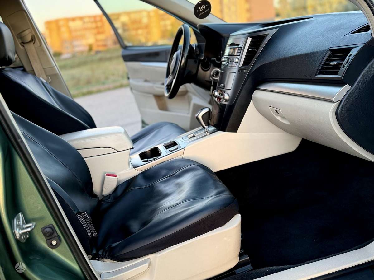 Subaru Outback 2011 — photo 18