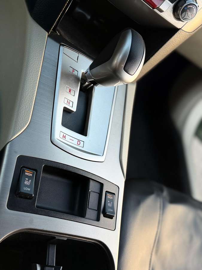 Subaru Outback 2011 — photo 19