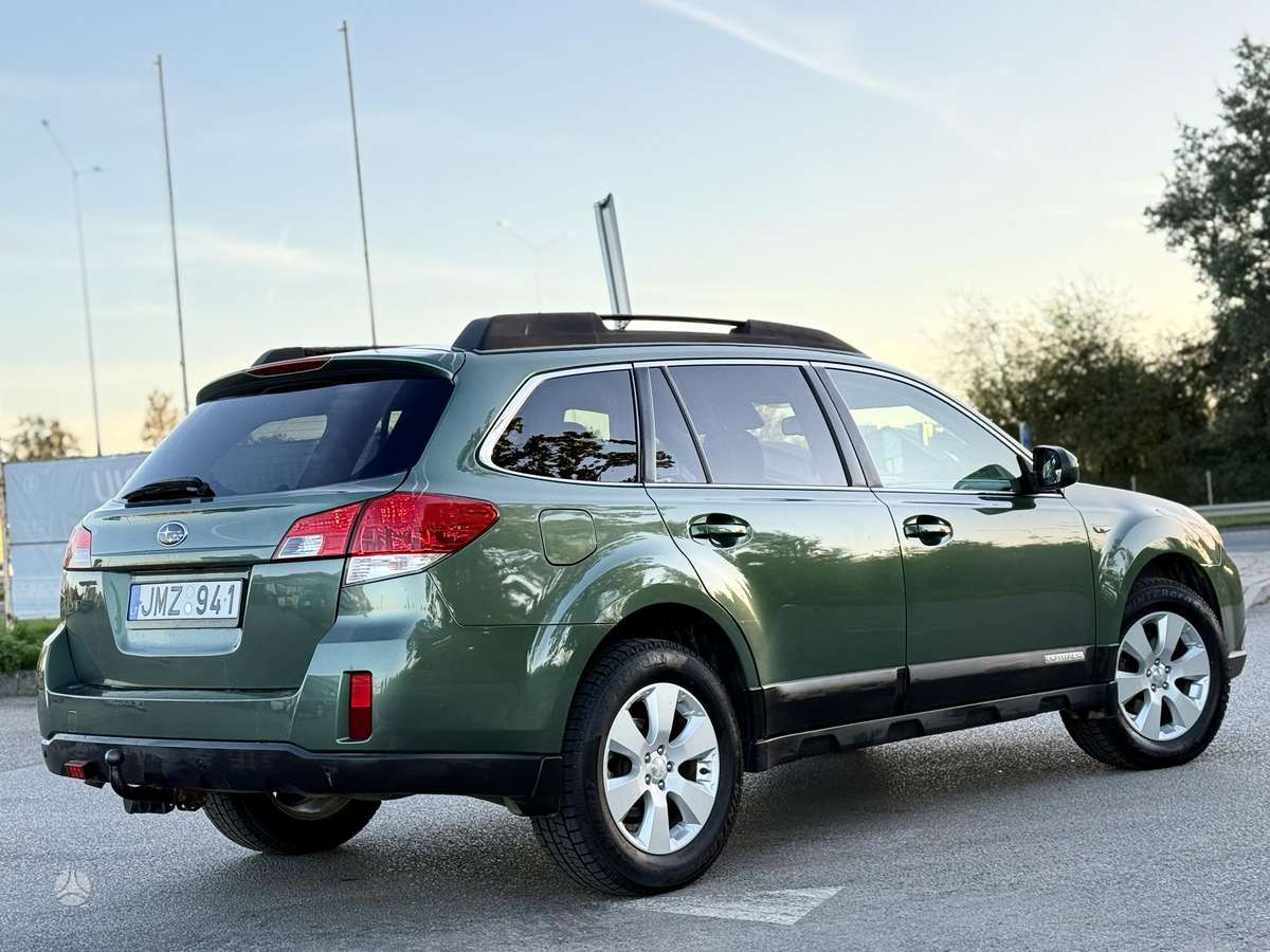 Subaru Outback 2011 — photo 8