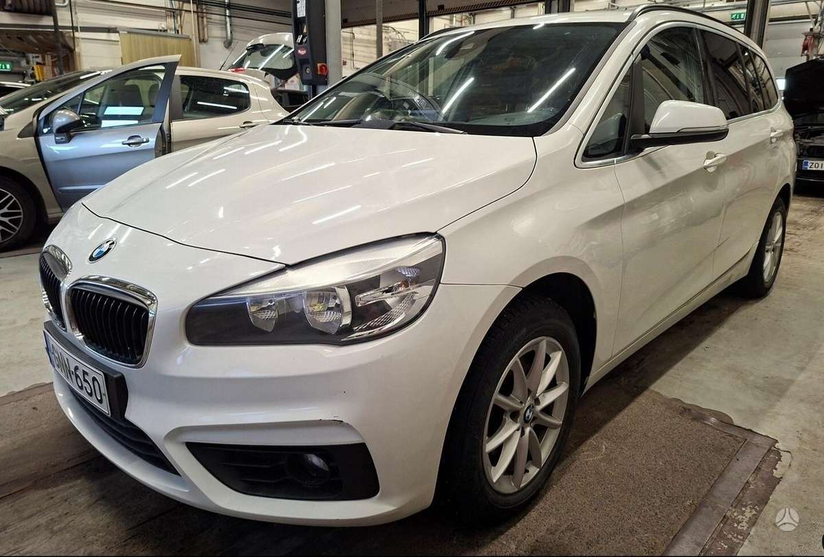 BMW 216 2015 — вигляд ззаду