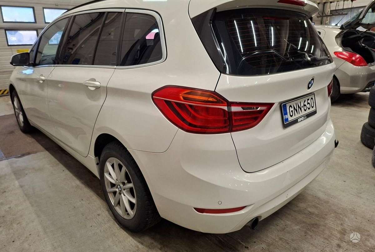 BMW 216 2015 — салон