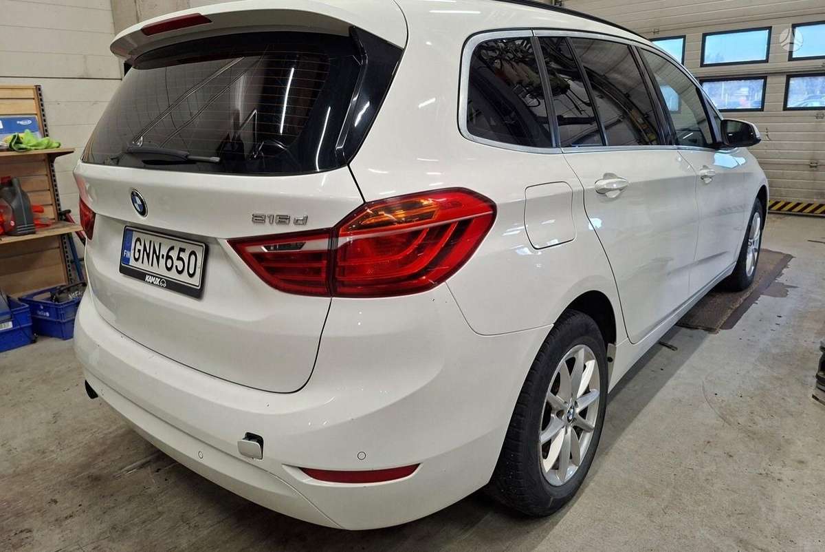 BMW 216 2015 — двигун 1500 cm³, 116 HP (85kW)