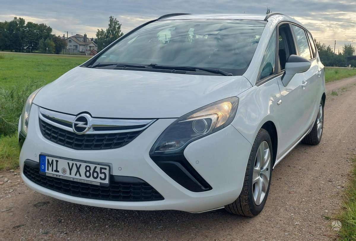 Opel Zafira 2012 — engine 2000 cm³, 131 HP (96kW)