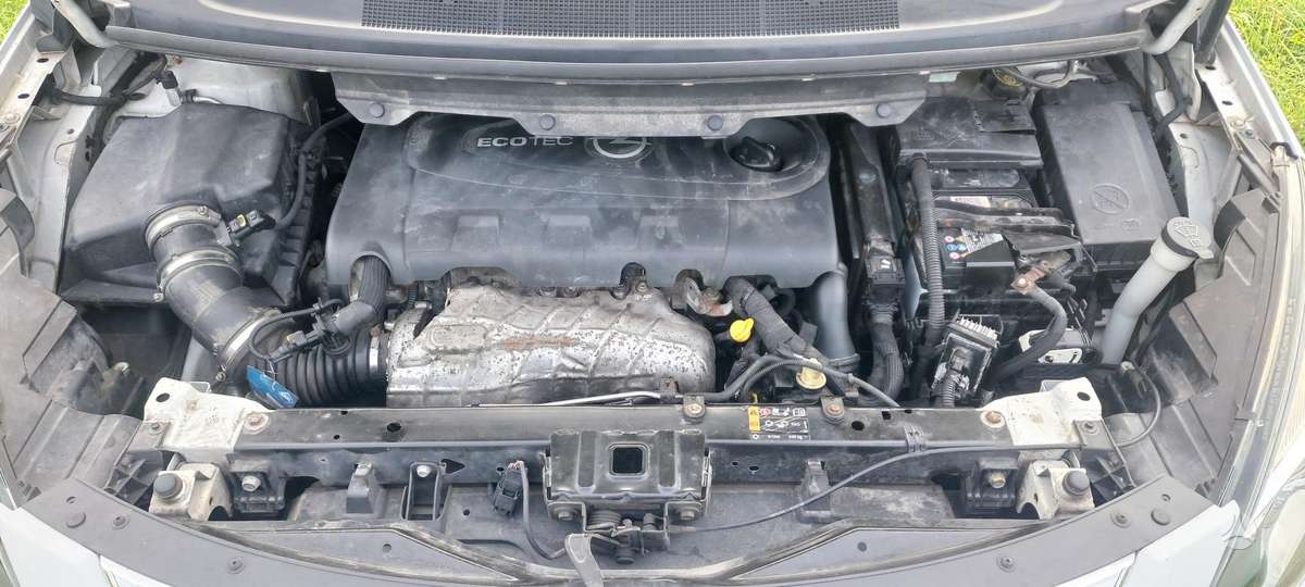 Opel Zafira 2012 — photo 7