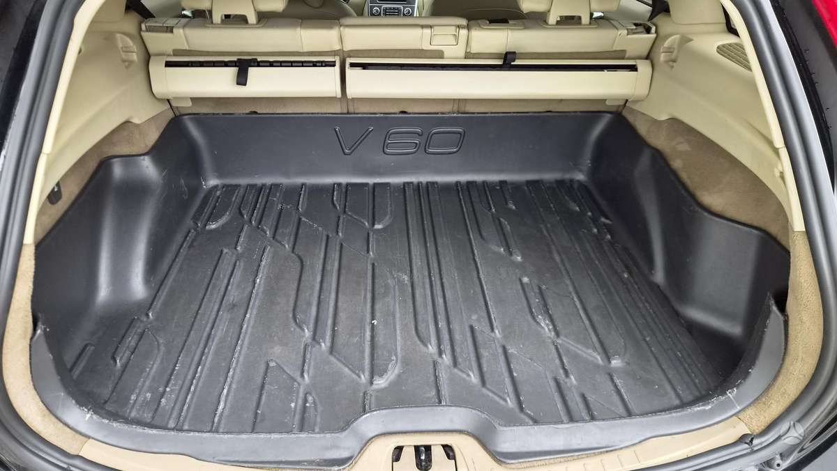 Volvo V60 2011 — photo 11