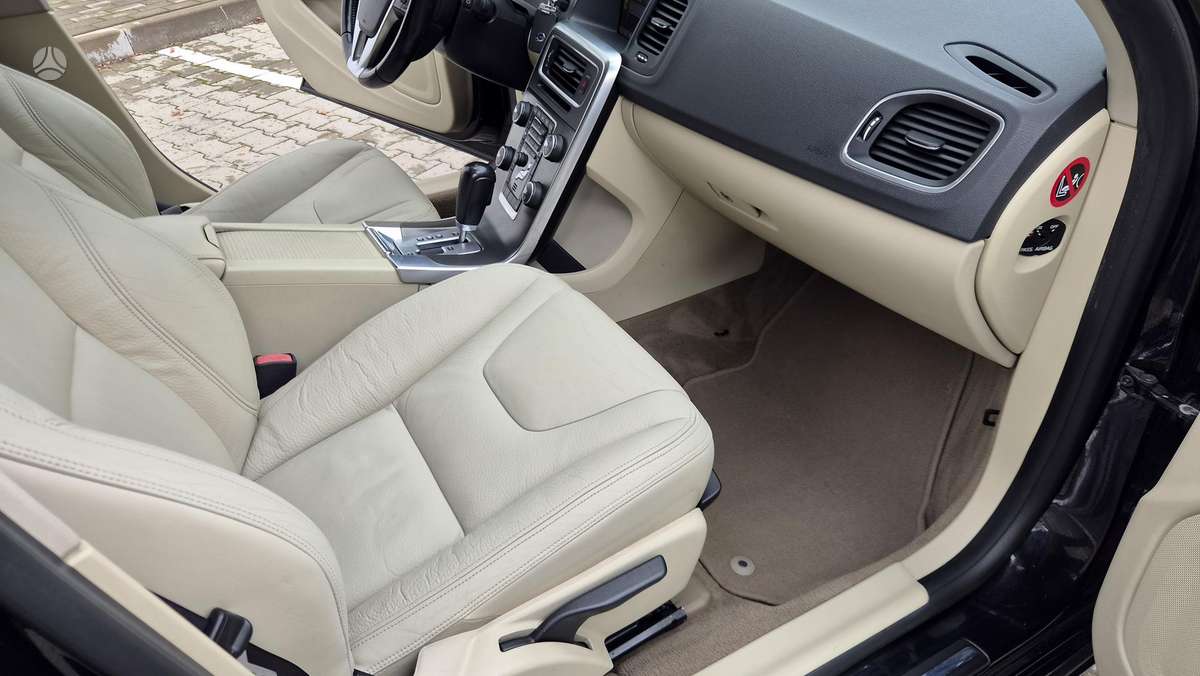 Volvo V60 2011 — photo 15