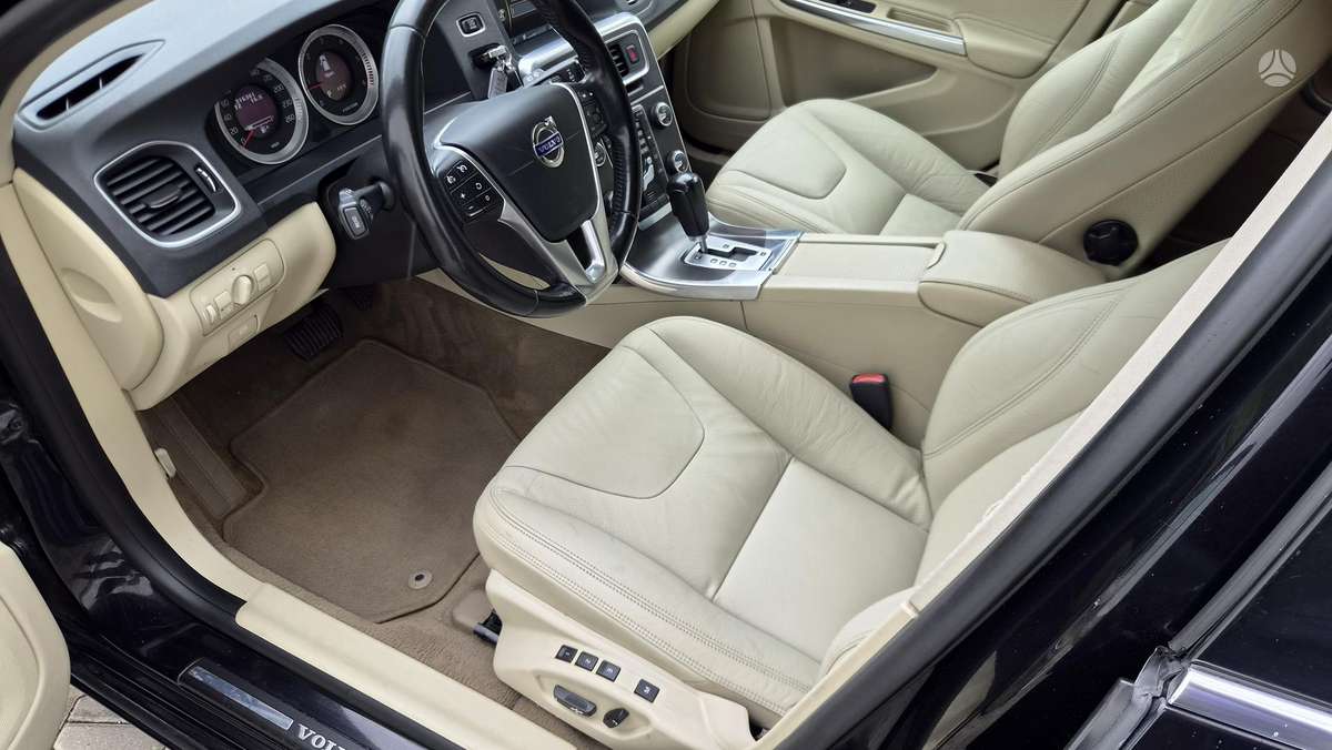 Volvo V60 2011 — photo 16