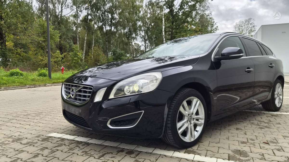 Volvo V60 2011 — rear view