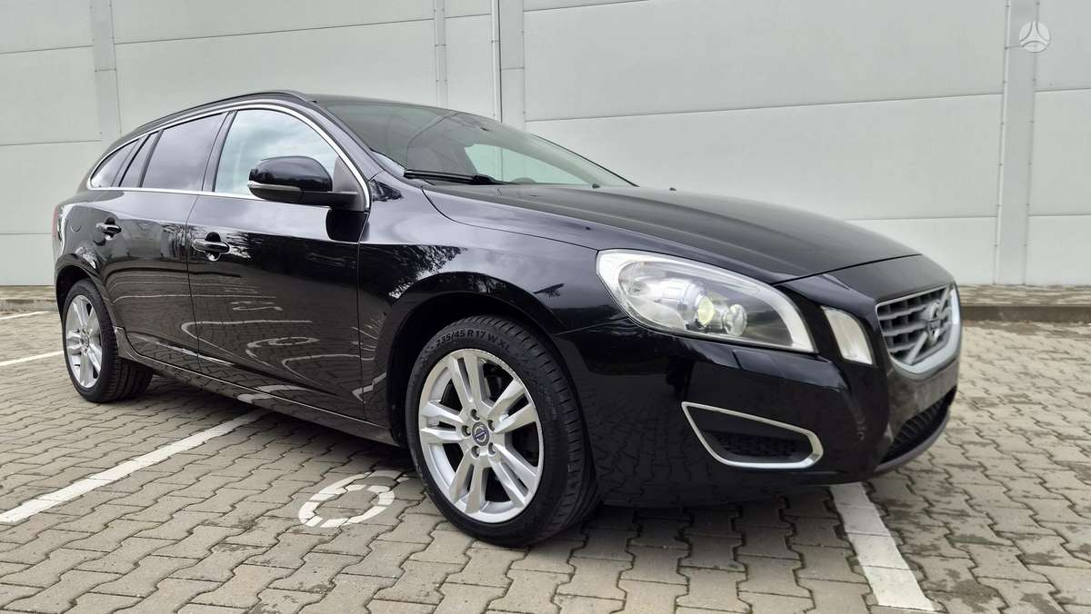 Volvo V60 2011 — interior